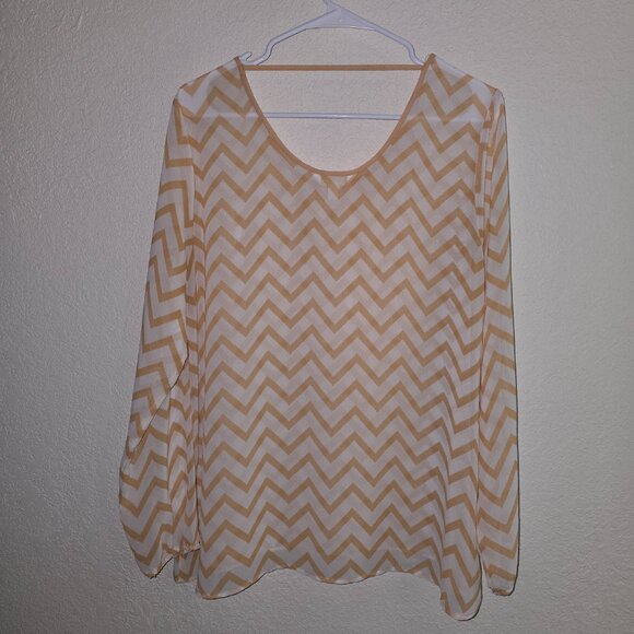 Charming Charlies sz Large LongSleeve Chevron Top - Picture 3 of 3